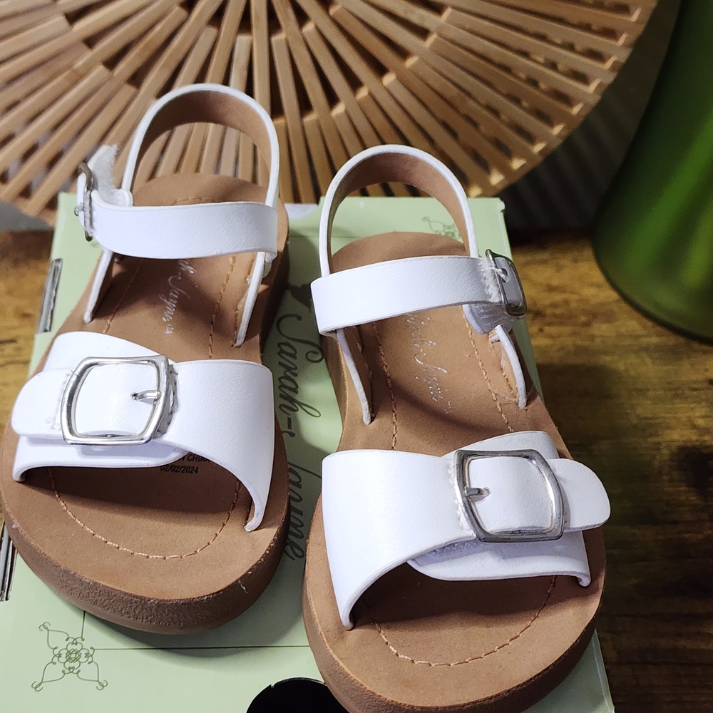 Chic White Baby Sandals with Buckle - 6Months